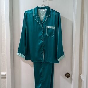 Women's Satin 2pc Loungewear Button Up Smooth Silky Pajama Set Size M (10-12)
